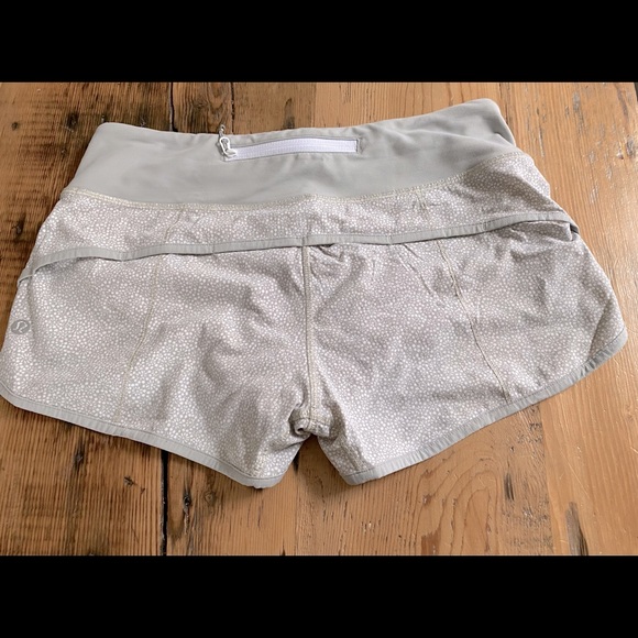 Lululemon speed up shorts (size 4) - Picture 2 of 9